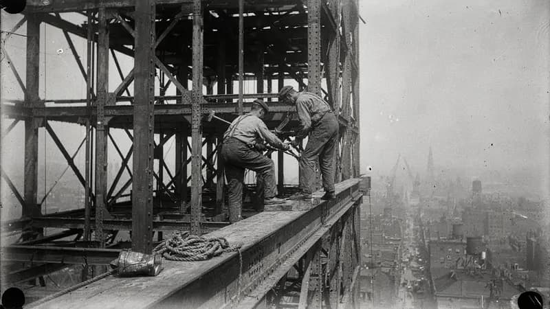 Vintage Archive style example scene: The workers who built the Empire State Building